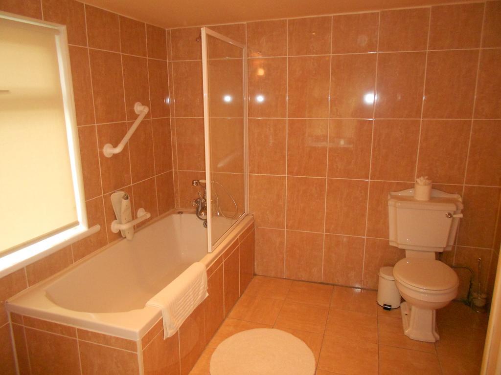 Tralia Farmhouse Self Catering Farranfore Phòng bức ảnh